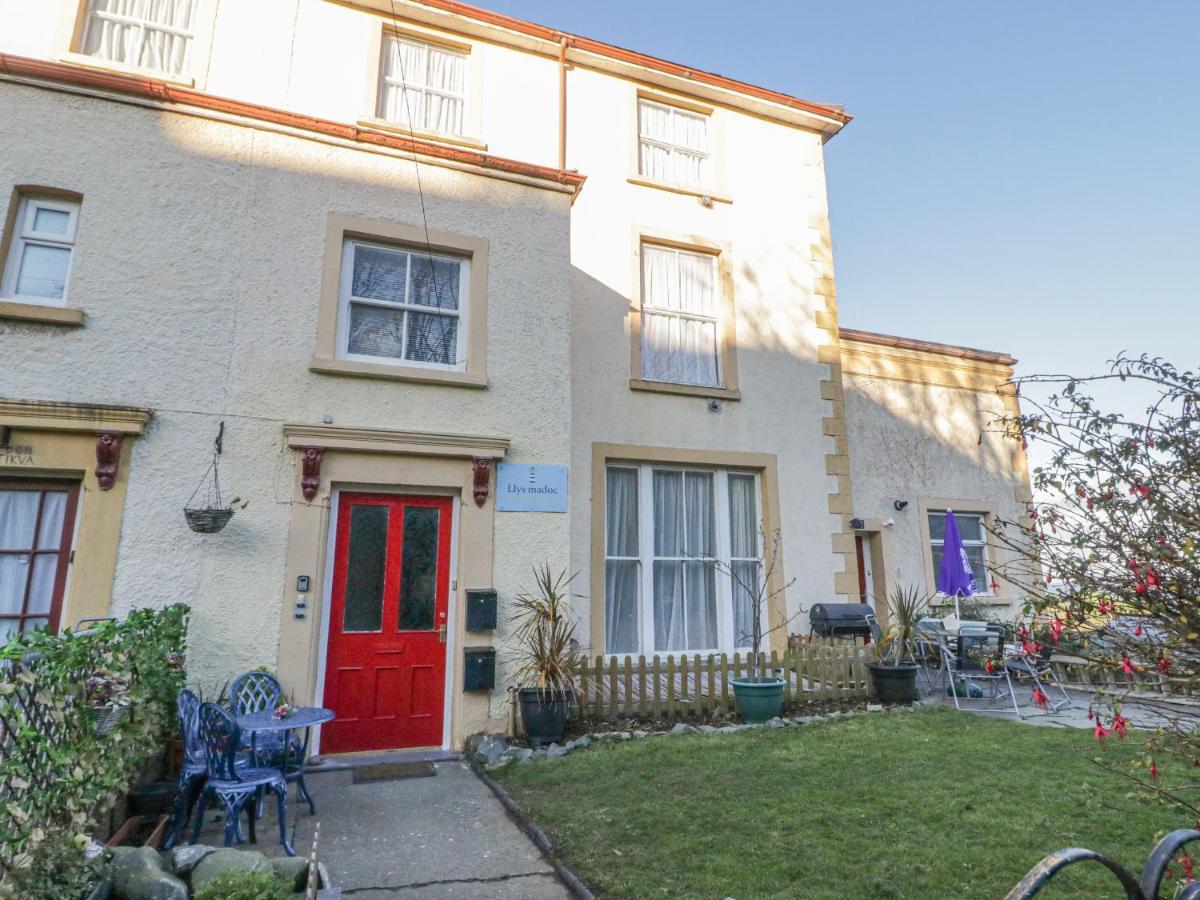 Llys Madoc, First Floor Flat Apartamento Penmaen-mawr Exterior foto