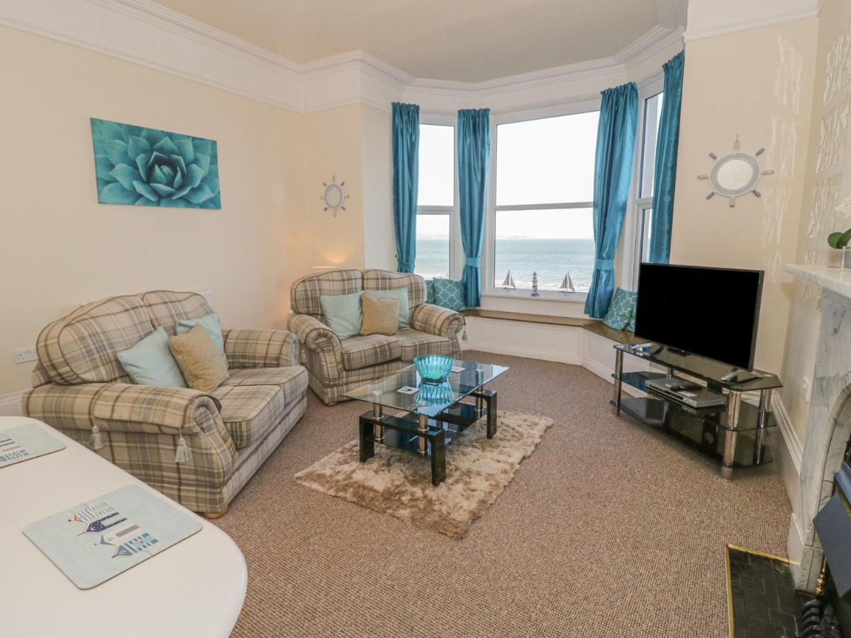 Llys Madoc, First Floor Flat Apartamento Penmaen-mawr Exterior foto