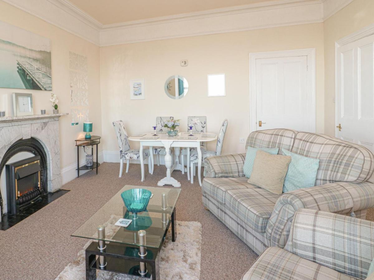 Llys Madoc, First Floor Flat Apartamento Penmaen-mawr Exterior foto