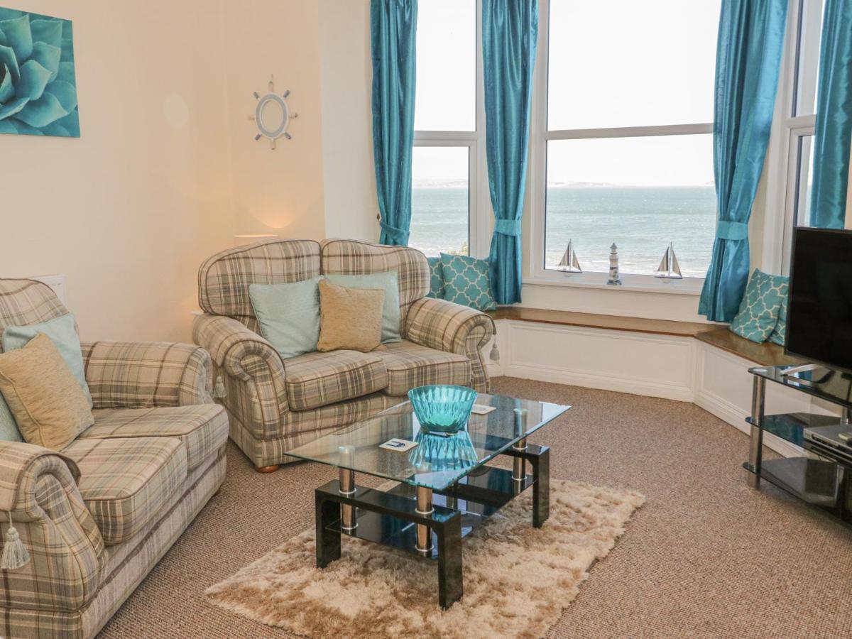 Llys Madoc, First Floor Flat Apartamento Penmaen-mawr Exterior foto